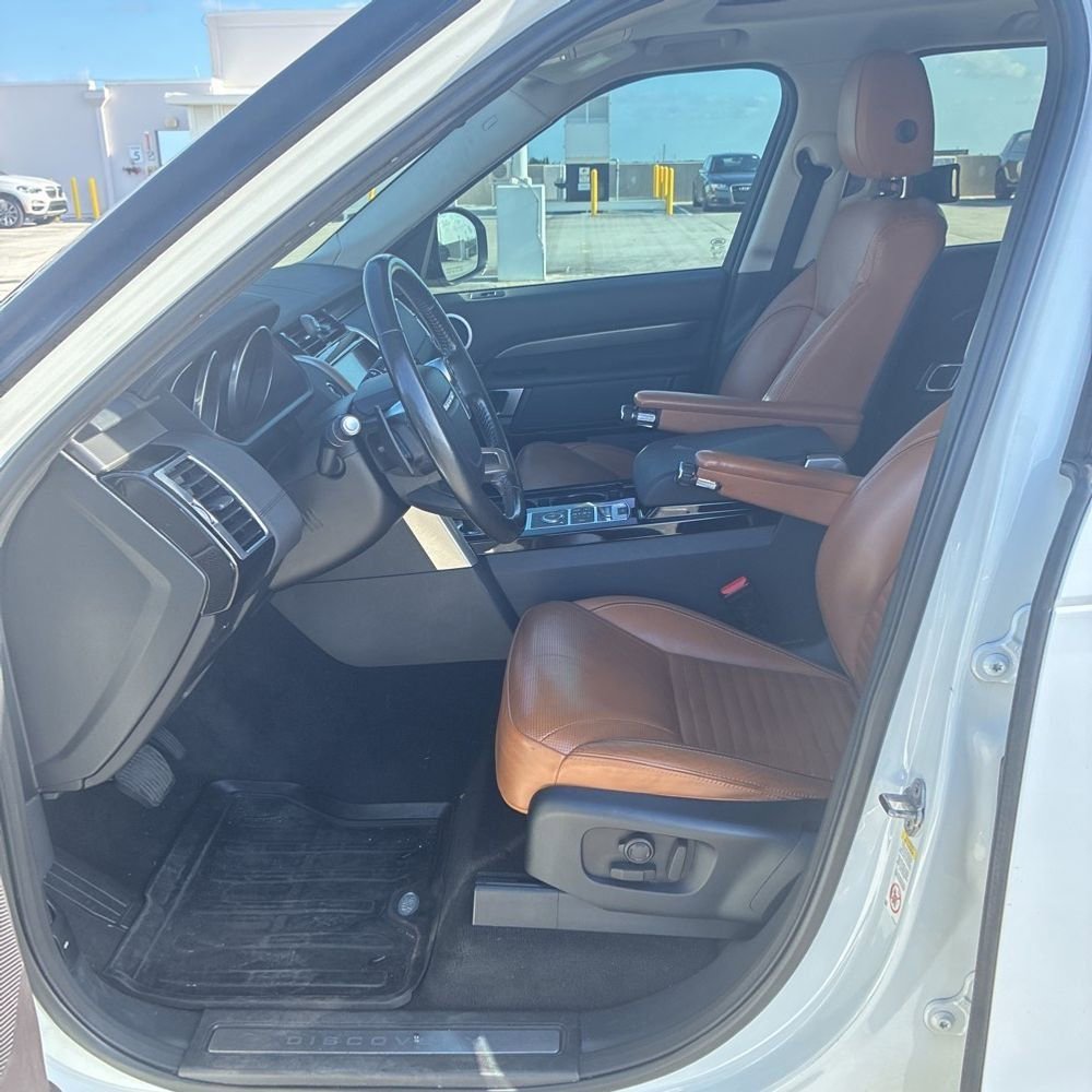 Used 2017 Land Rover Discovery HSE AWD/4WD image 7