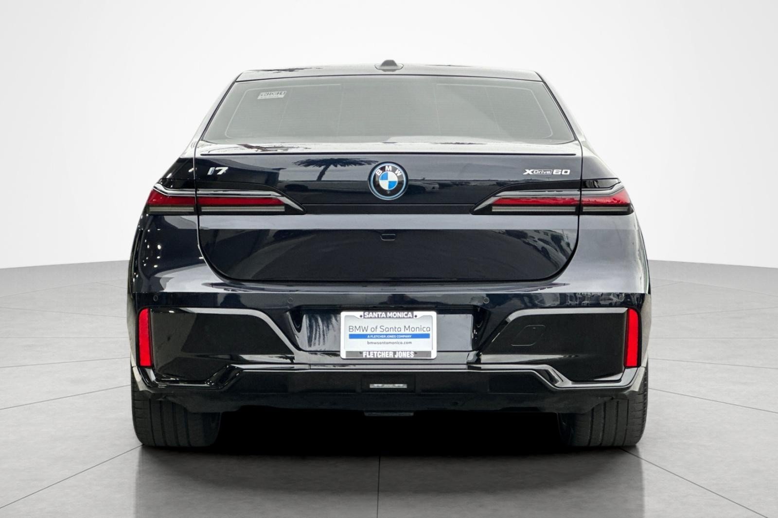 Used 2025 BMW i7 xDrive60 AWD/4WD image 4