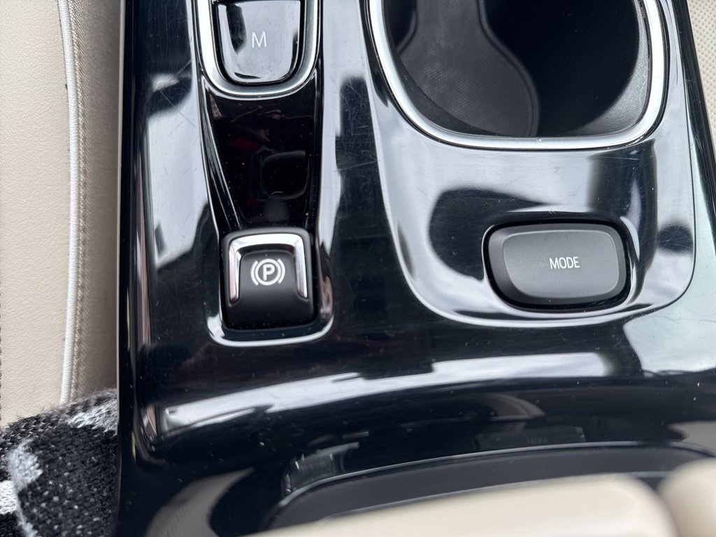 Used 2021 Buick Envision Avenir image 40