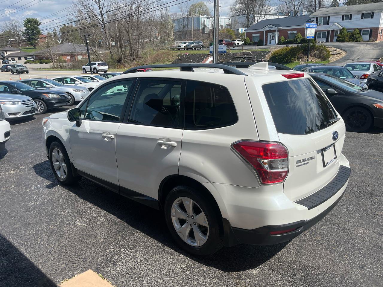 Used 2016 Subaru Forester 2.5i Premium w/ All-Weather Package AWD/4WD image 9