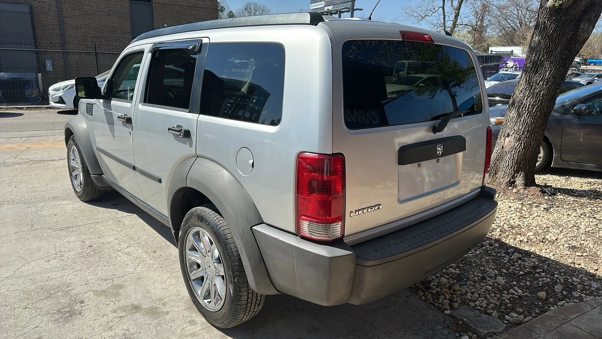 Used 2008 Dodge Nitro SXT image 3