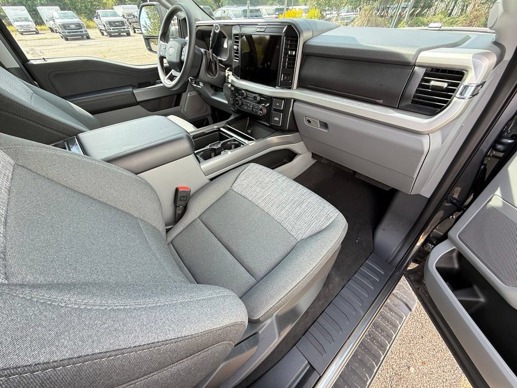 New 2026 Ford F250 XLT w/ XLT Premium Package AWD/4WD image 24
