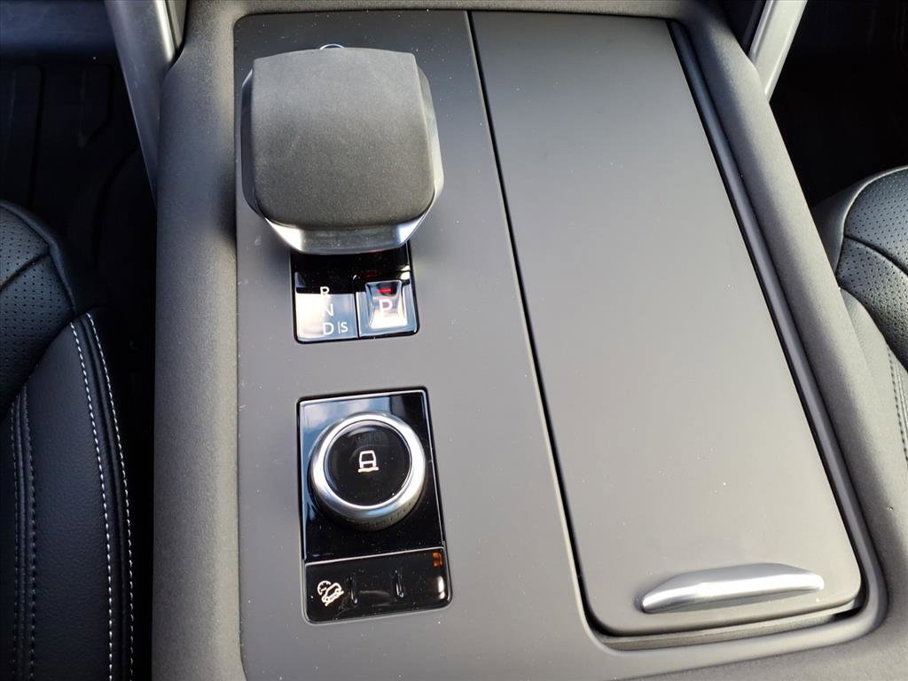 Certified 2025 Land Rover Discovery S image 14