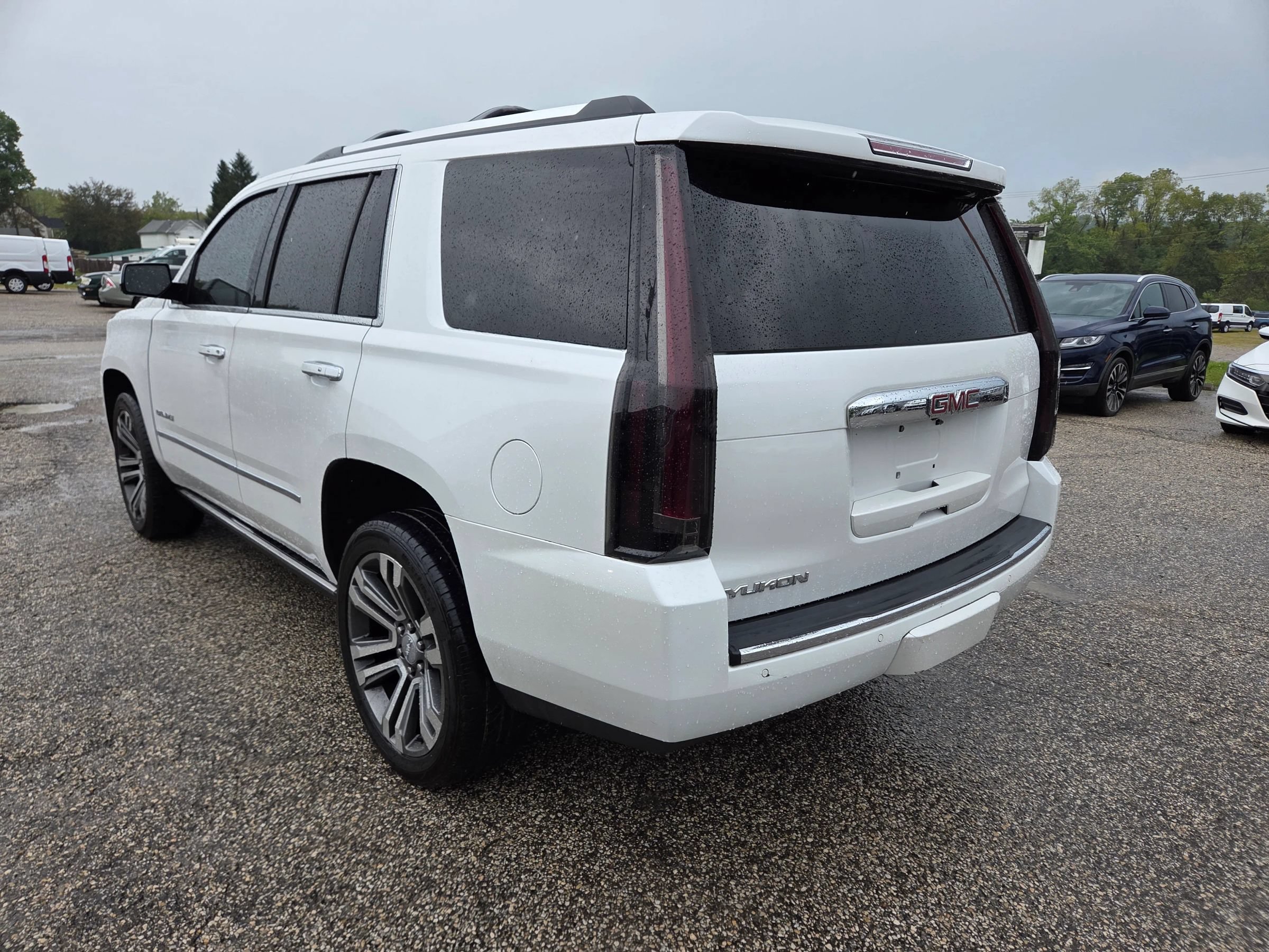 Used 2017 GMC Yukon Denali w/ Open Road Package AWD/4WD image 6