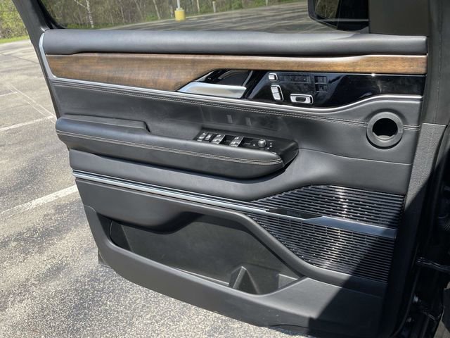 Used 2022 Jeep Grand Wagoneer Series II AWD/4WD image 31