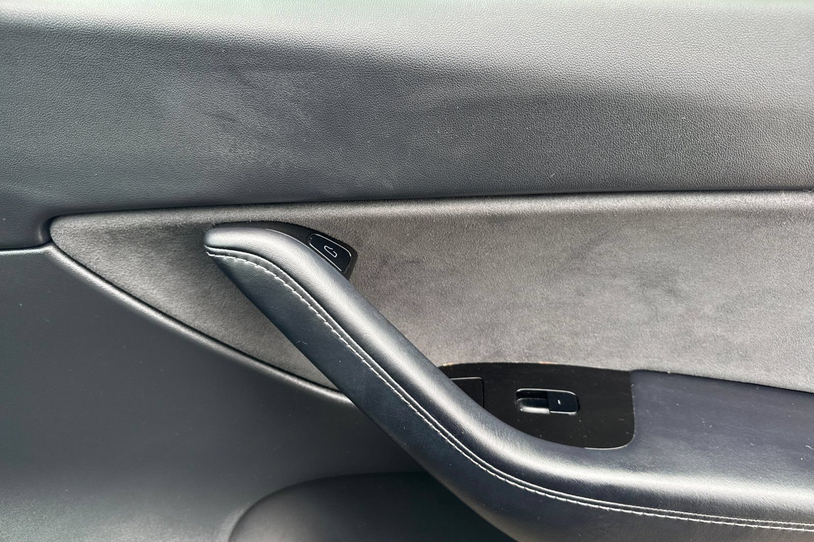 Used 2021 Tesla Model Y Long Range AWD/4WD image 19