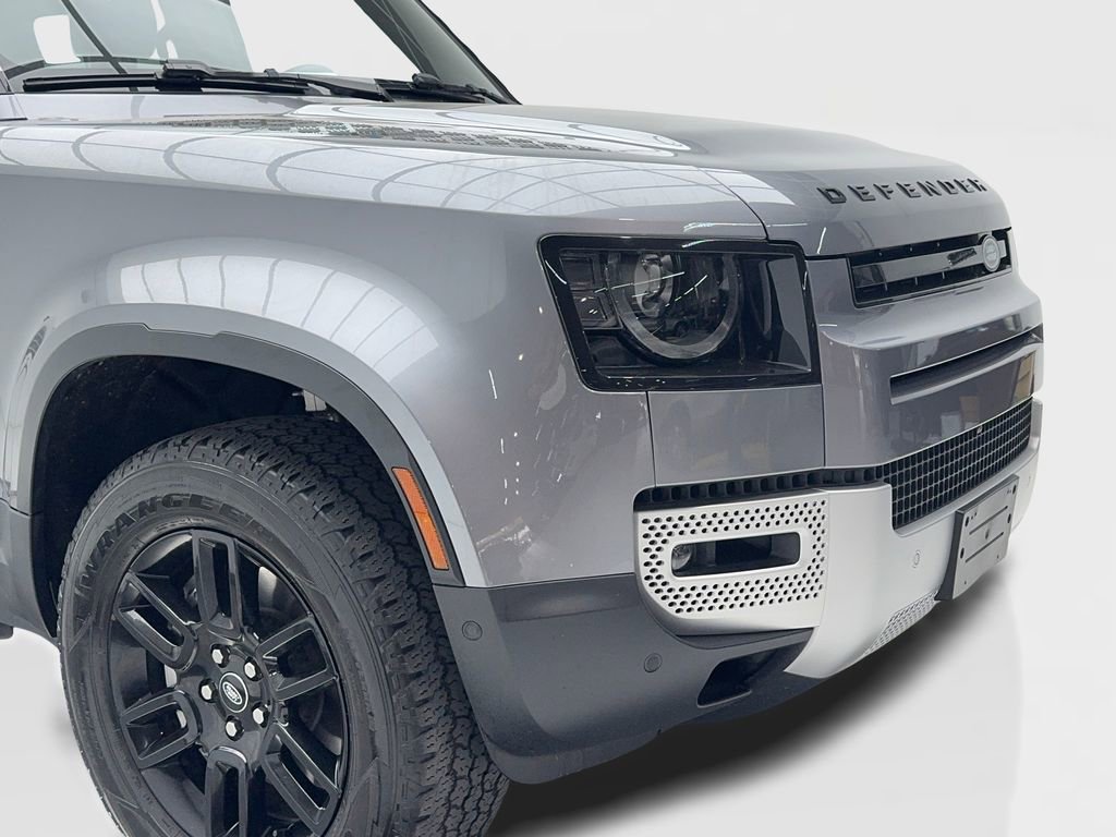 Used 2023 Land Rover Defender 110 SE image 3