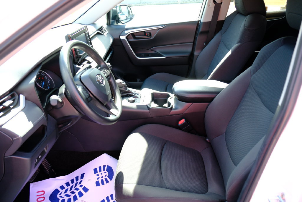 Used 2021 Toyota RAV4 LE AWD/4WD image 13