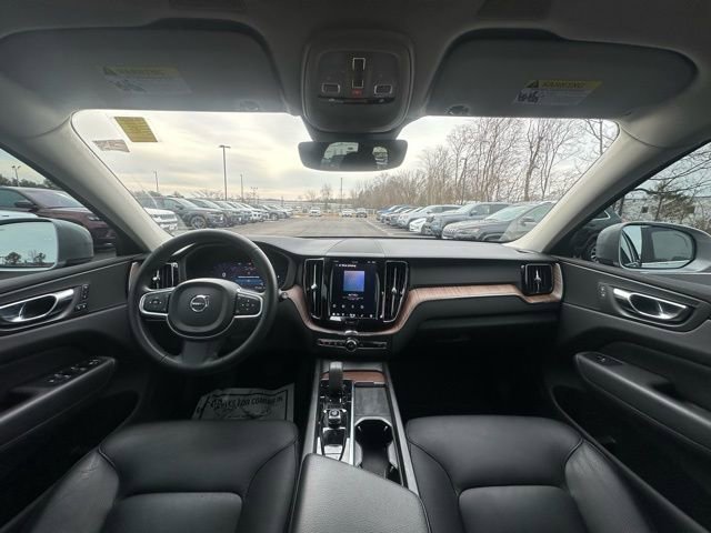 Used 2022 Volvo XC60 B5 Momentum w/ Climate Package image 2