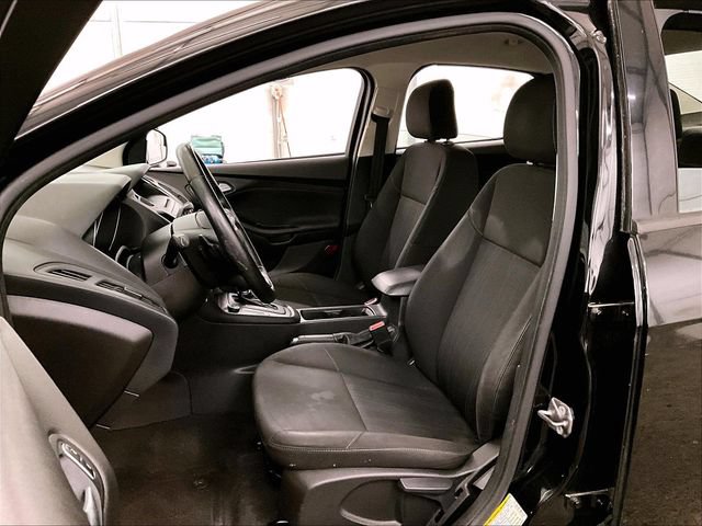 Used 2015 Ford Focus SE w/ SE Sport Package FWD image 25