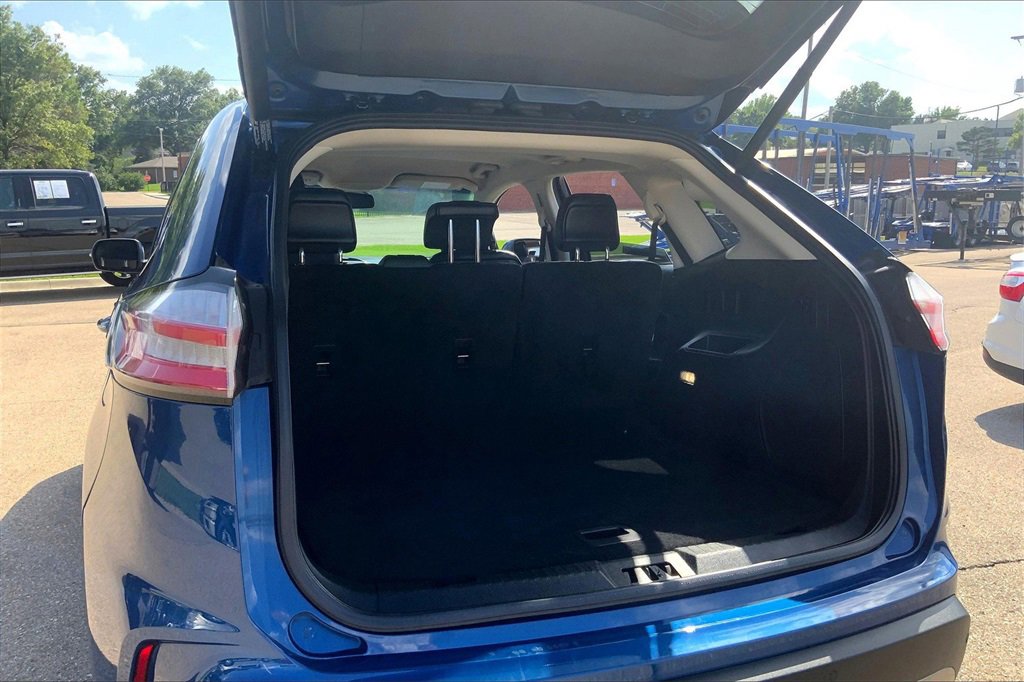 Used 2020 Ford Edge Titanium image 28