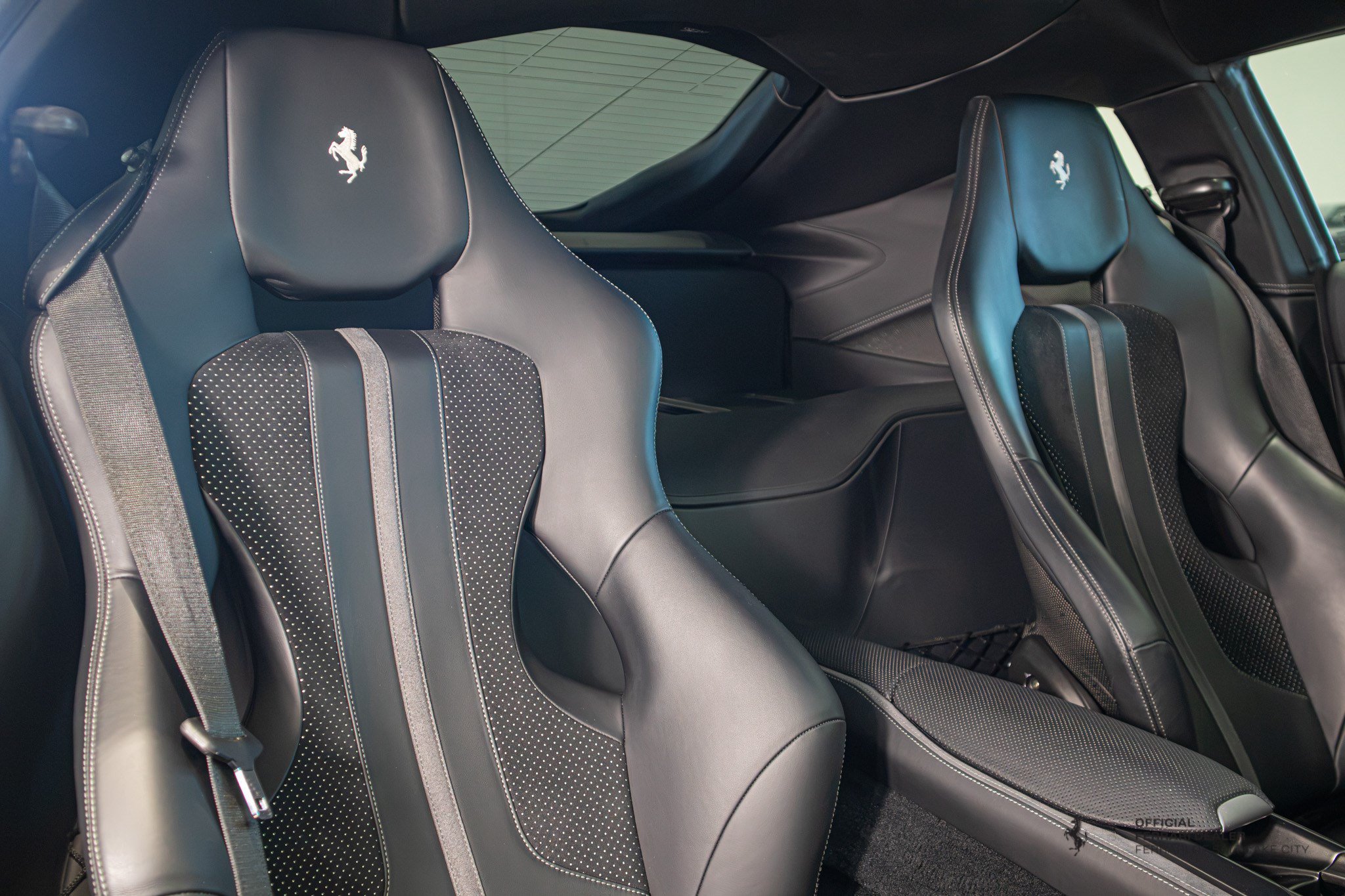 Used 2018 Ferrari 812 Superfast RWD image 17