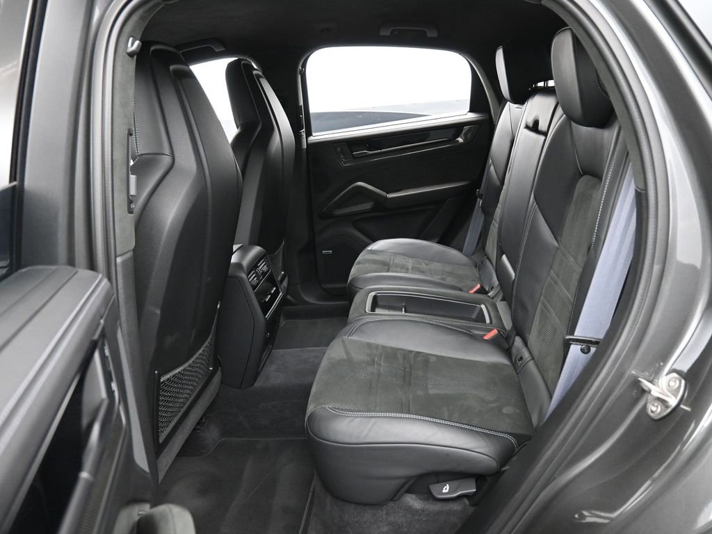 Certified 2024 Porsche Cayenne Turbo GT AWD/4WD image 25