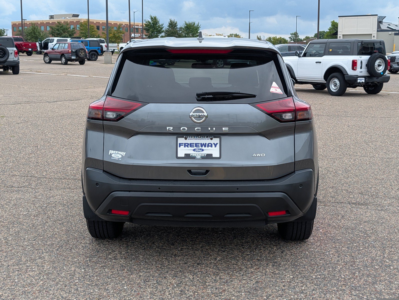 Used 2021 Nissan Rogue S AWD/4WD image 4