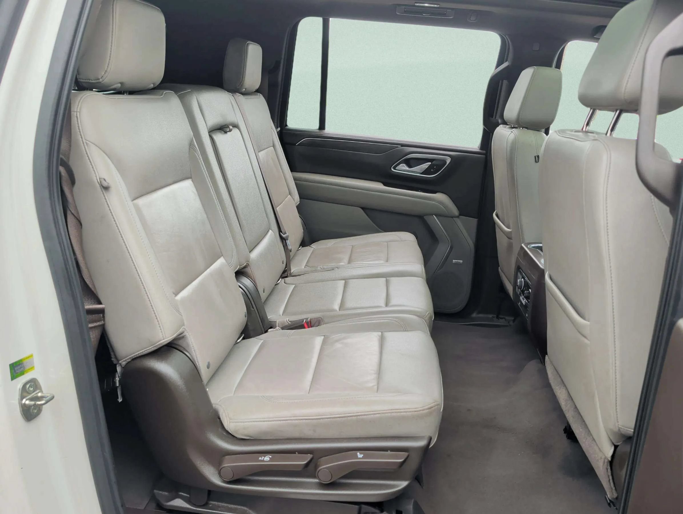 Used 2021 Chevrolet Suburban LT RWD image 19