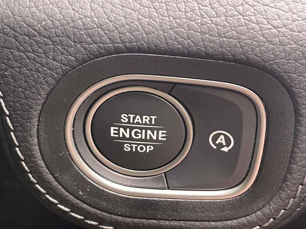 Used 2025 Mercedes-Benz GLS 580 4MATIC image 38