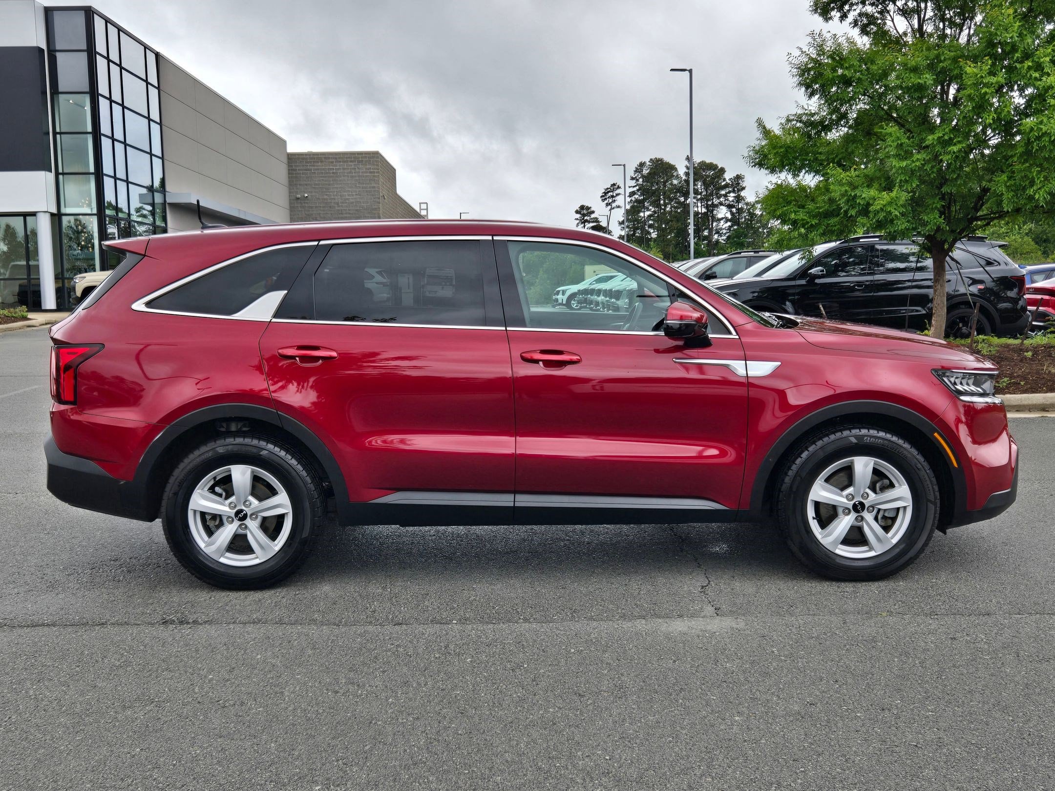 Used 2023 Kia Sorento LX FWD image 8
