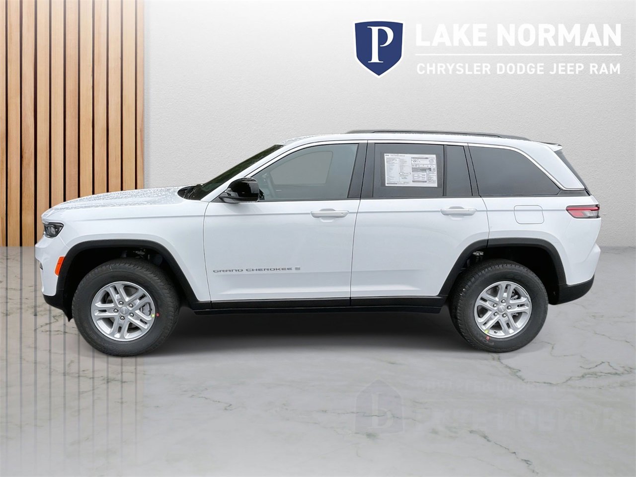 New 2025 Jeep Grand Cherokee Laredo w/ Luxury Tech Group I image 6