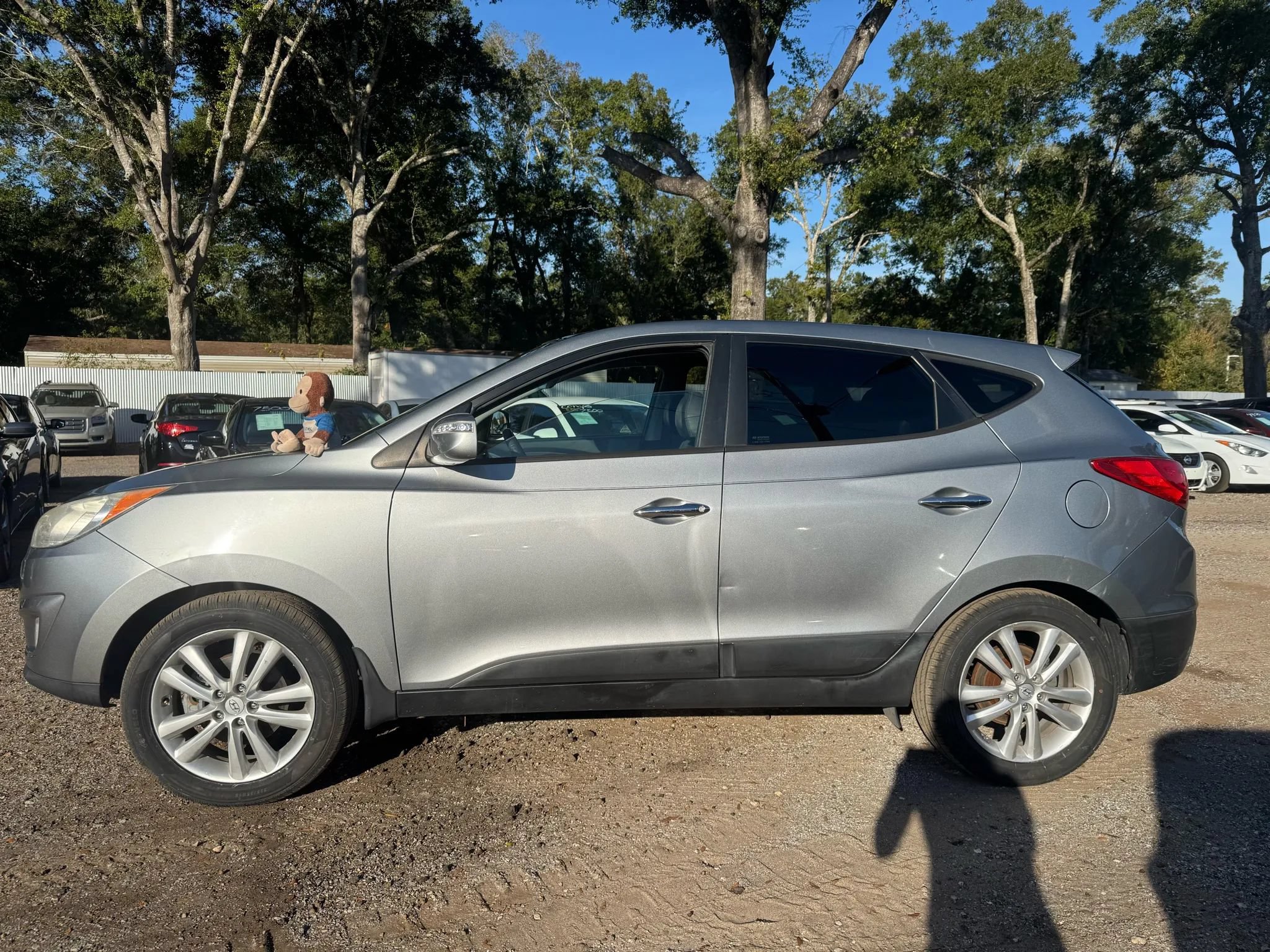 Used 2010 Hyundai Tucson Limited w/ Premium Pkg 4 AWD/4WD image 2