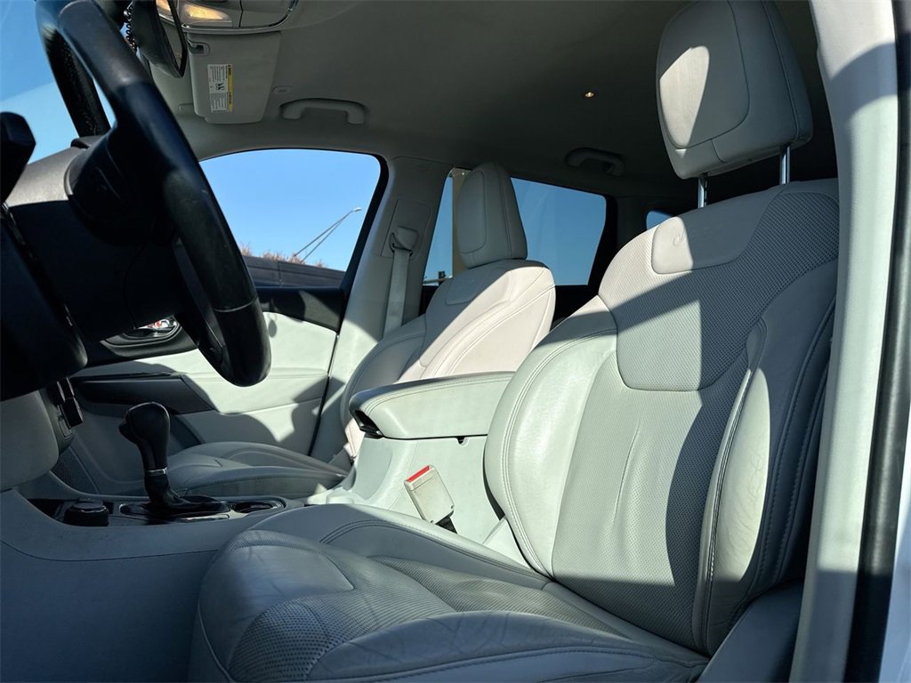 Used 2020 Jeep Cherokee Limited w/ Technology Group image 11