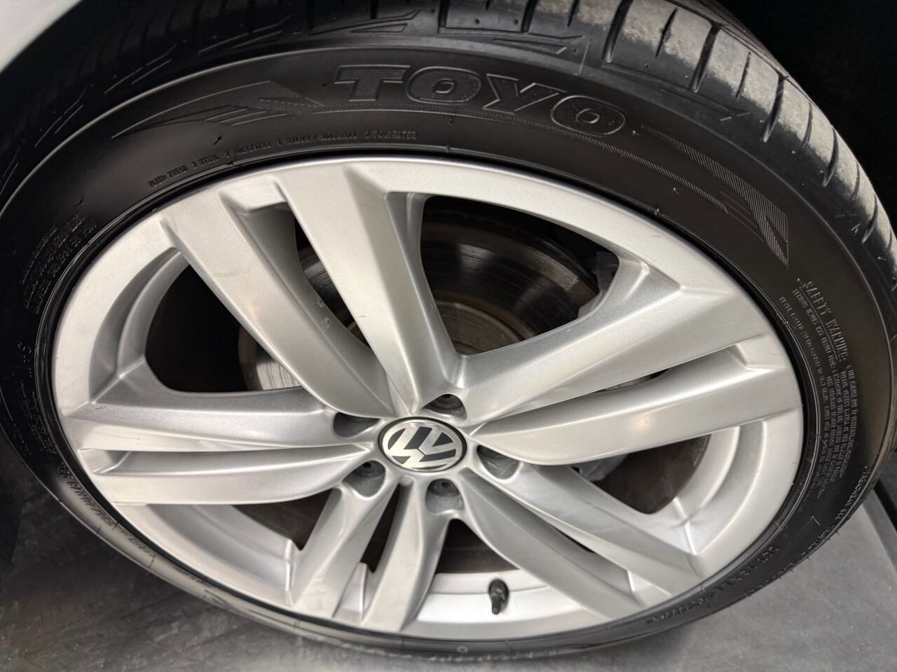 Used 2012 Volkswagen Eos Lux FWD image 19