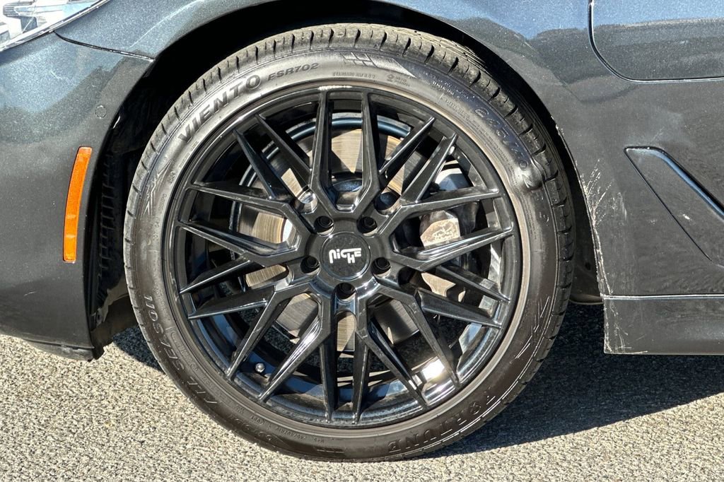 Used 2019 BMW 530e w/ M Sport Package image 32