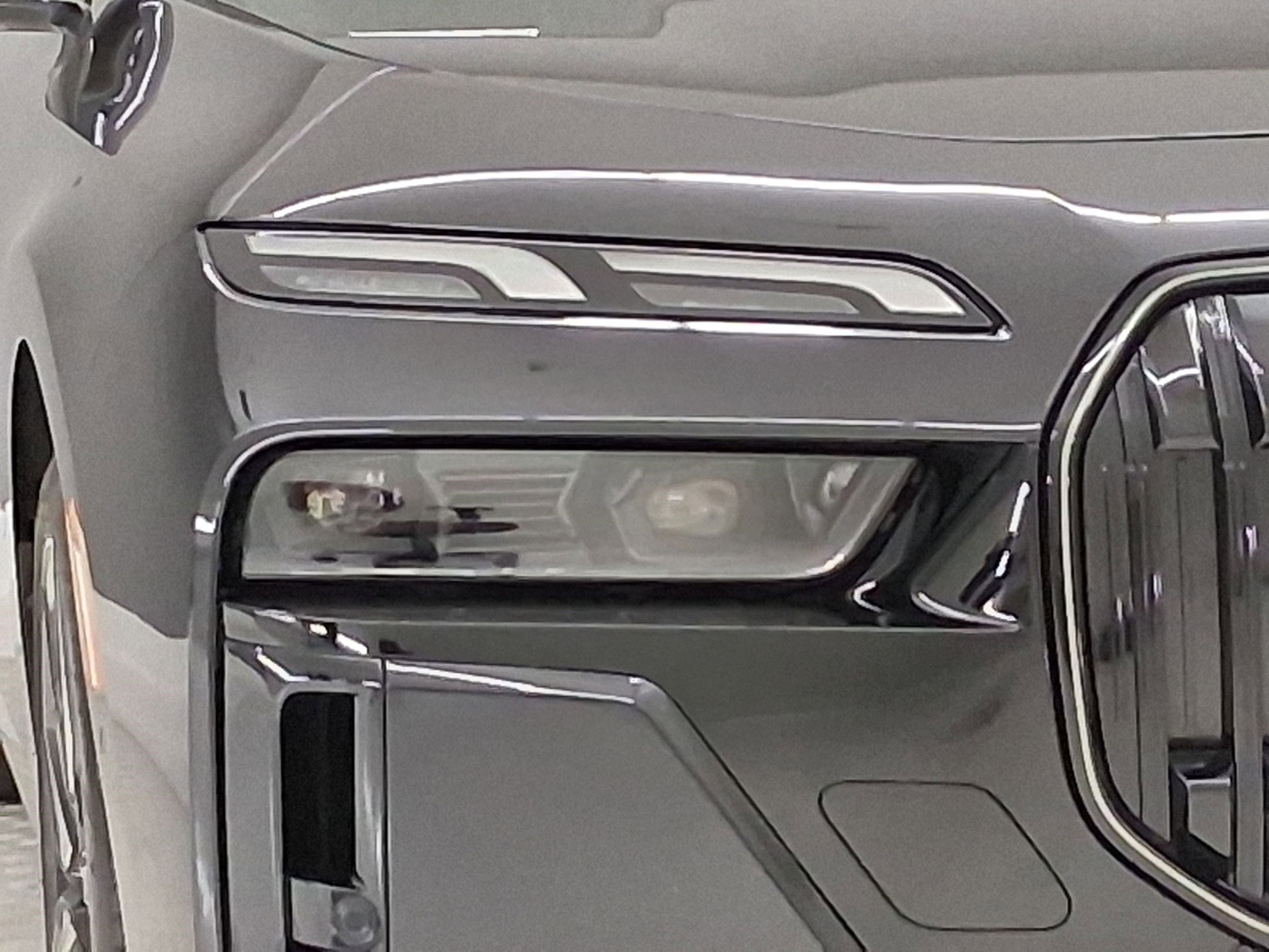 Certified 2025 BMW 750e xDrive w/ Premium Package AWD/4WD image 9