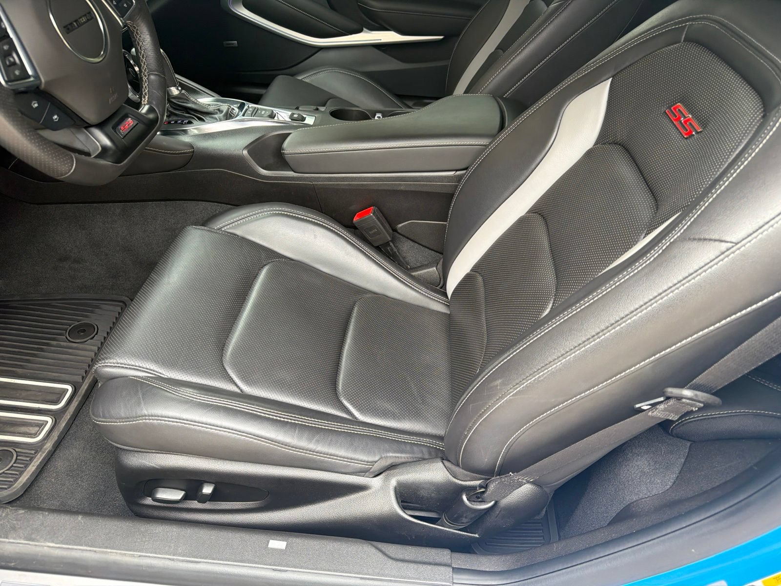 Used 2022 Chevrolet Camaro SS RWD image 11