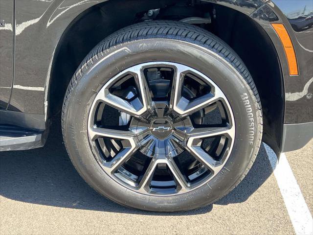 Used 2025 Chevrolet Suburban RST w/ Comfort Package image 9