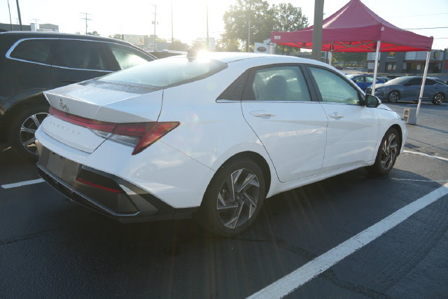 Used 2025 Hyundai Elantra SEL FWD image 19