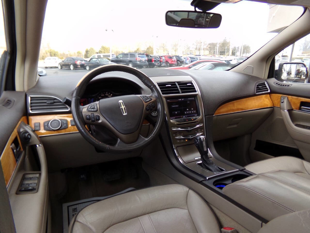 Used 2012 Lincoln MKX FWD image 16