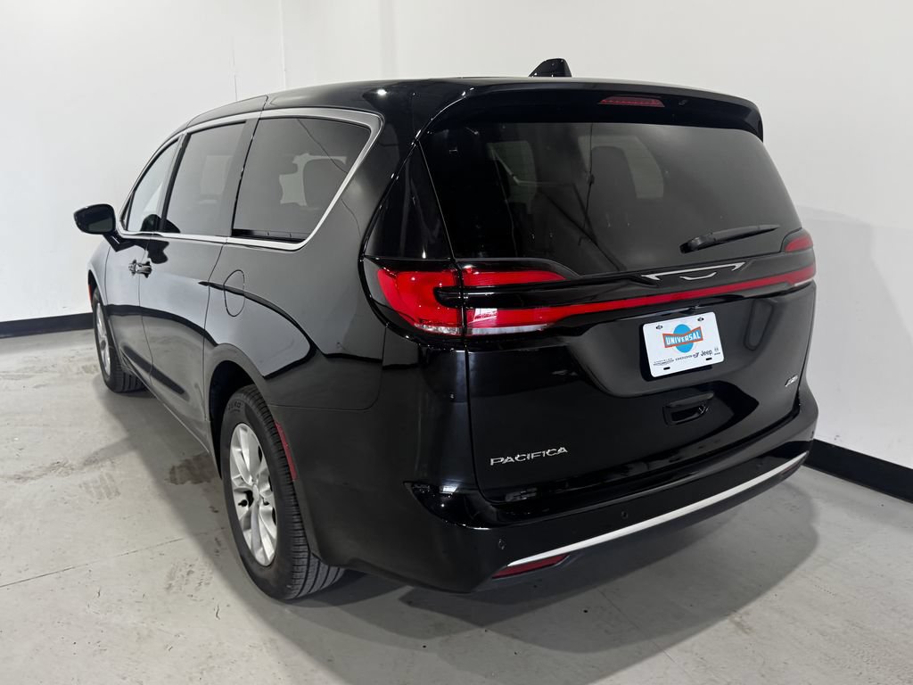 New 2027 Chrysler Pacifica Select w/ Family Tech Group AWD/4WD image 37