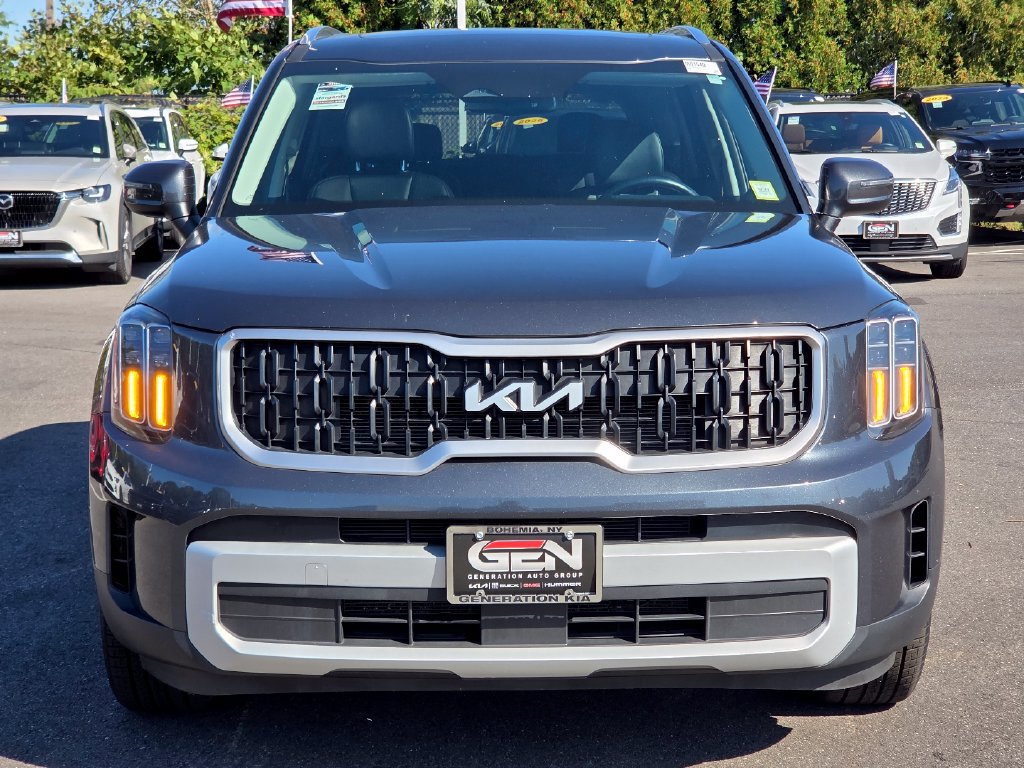 Used 2024 Kia Telluride EX w/ EX Captain's Chair Package AWD/4WD image 2