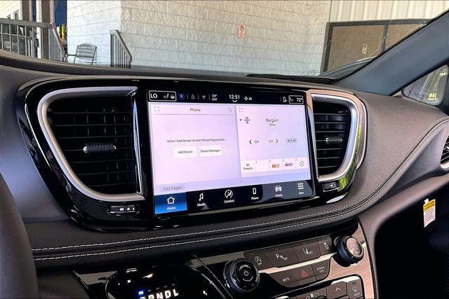 New 2027 Chrysler Pacifica Select FWD image 16