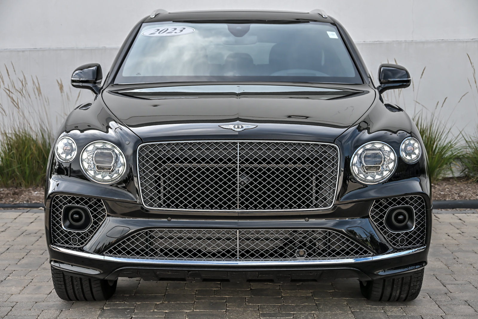 Certified 2023 Bentley Bentayga Plug-In Hybrid AWD/4WD image 4