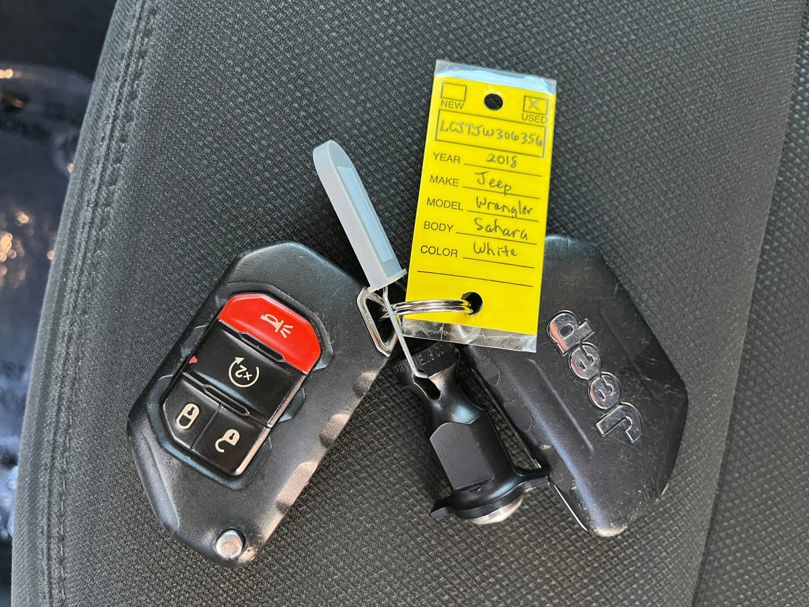 Used 2018 Jeep Wrangler Unlimited Sahara AWD/4WD image 30
