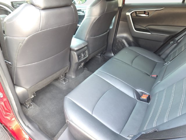 Certified 2021 Toyota RAV4 XLE Premium AWD/4WD image 11