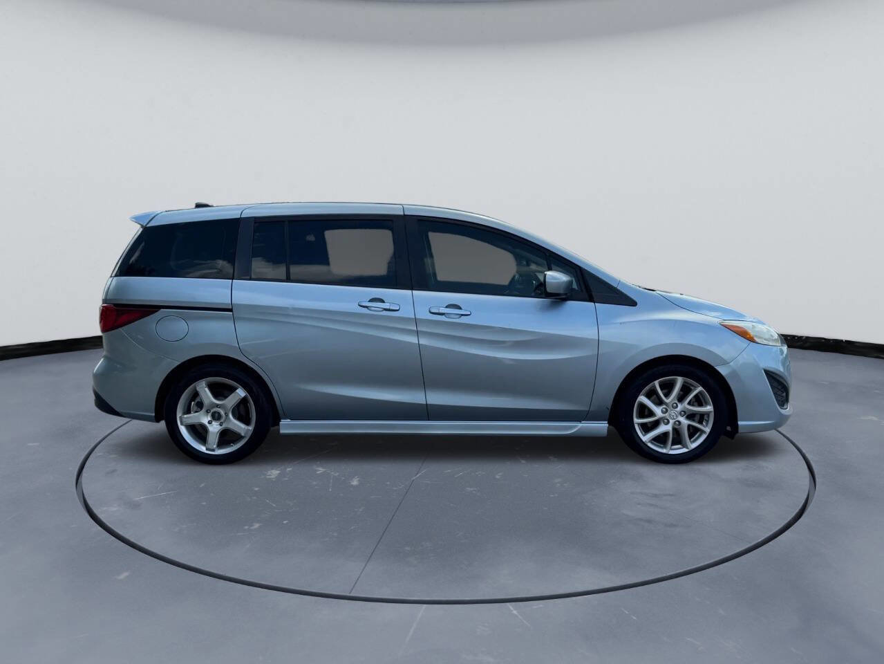 Used 2012 MAZDA MAZDA5 Touring w/ Moonroof & Audio Pkg image 5