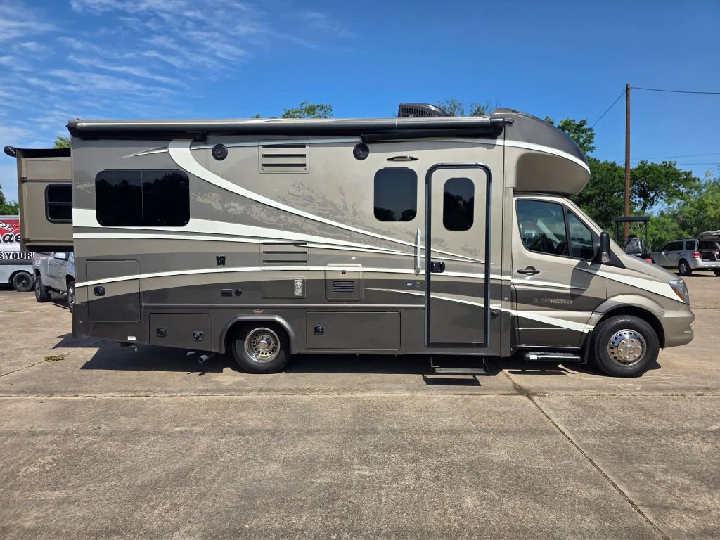 Used 2016 Mercedes-Benz Sprinter 3500 image 2