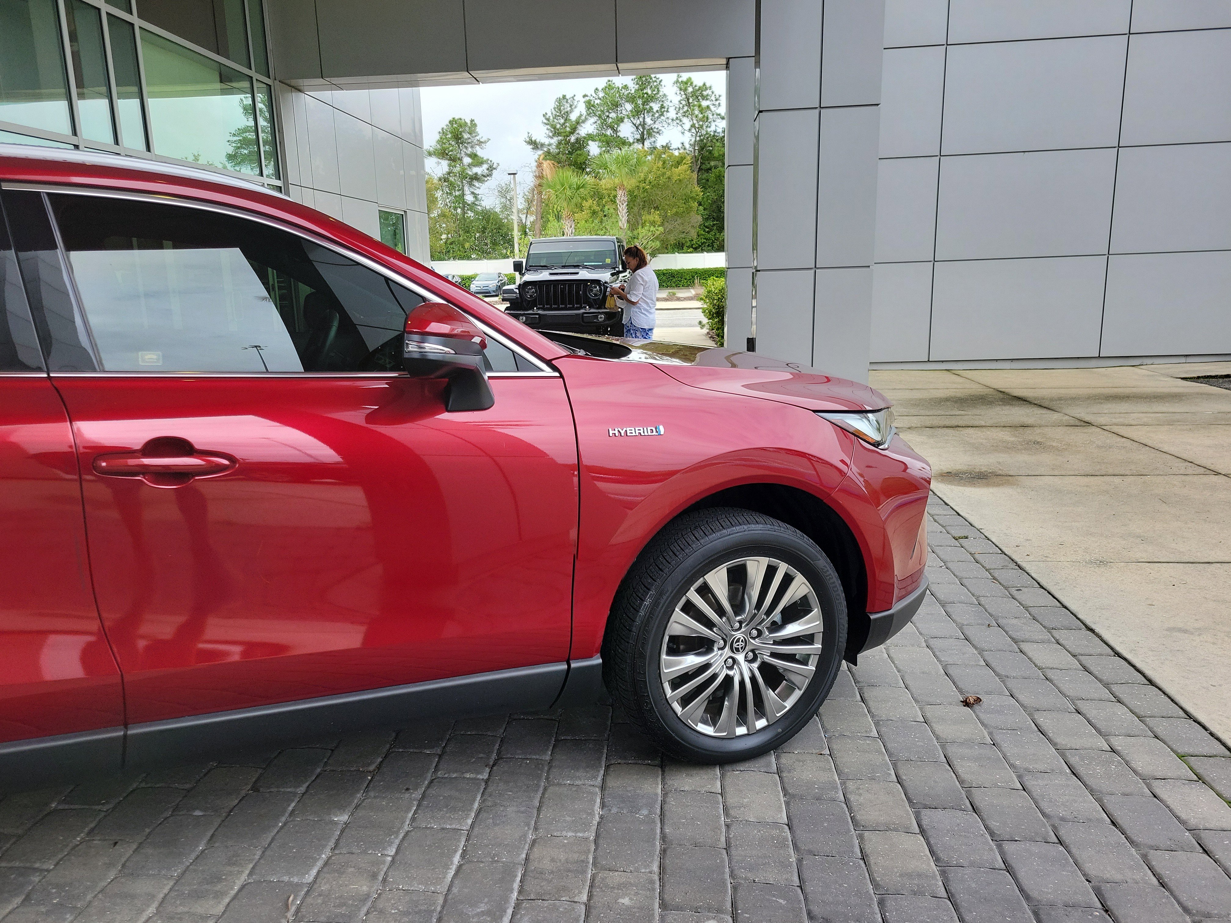 Certified 2021 Toyota Venza XLE image 8