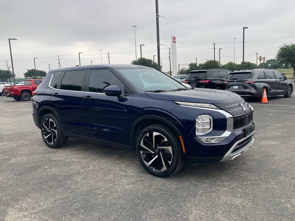 Used 2024 Mitsubishi Outlander SE FWD image 3