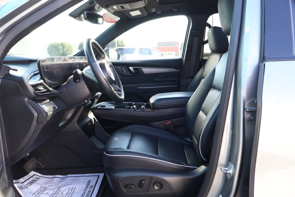 Used 2025 Buick Enclave Sport Touring w/ Power Package FWD image 9