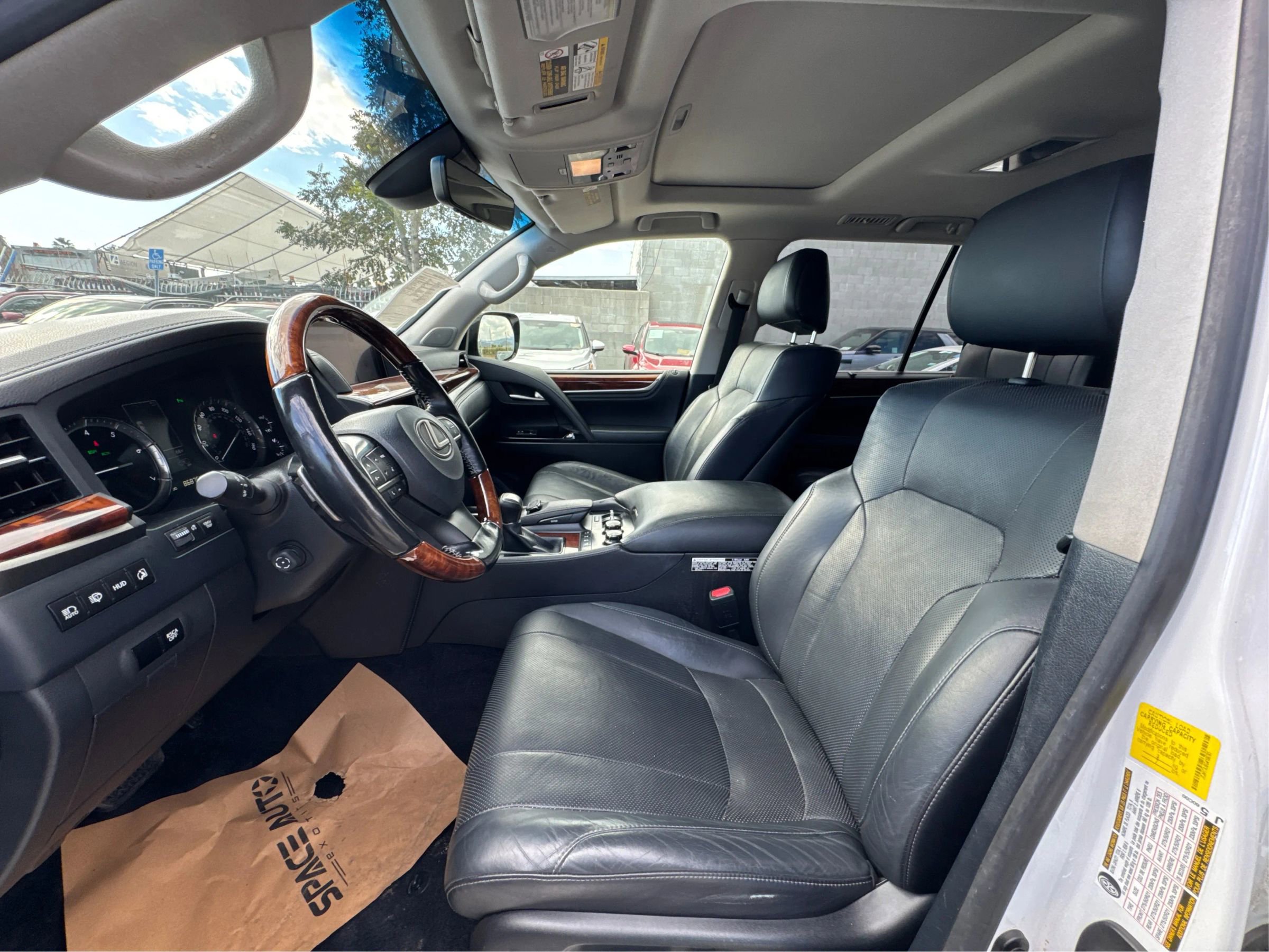 Used 2016 Lexus LX 570 4WD image 9