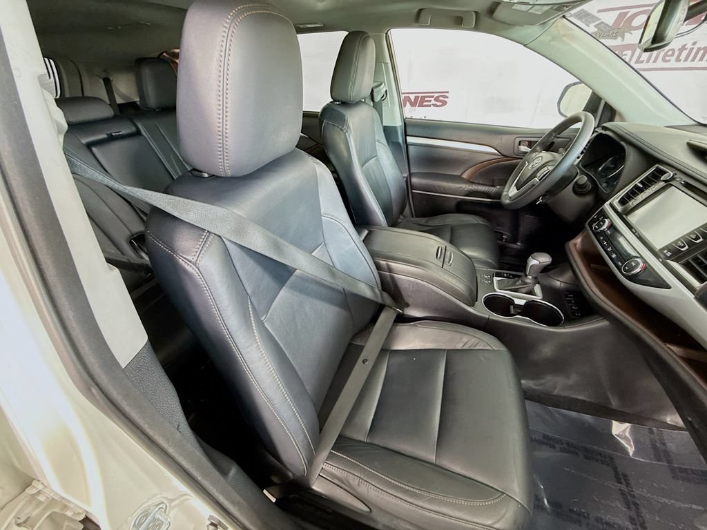 Used 2014 Toyota Highlander XLE AWD/4WD image 35