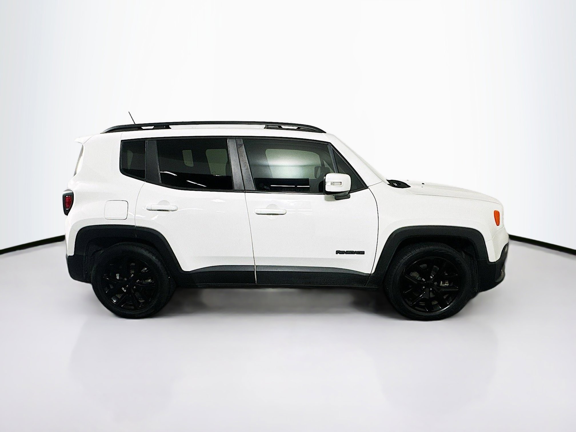 Used 2018 Jeep Renegade Altitude FWD image 10