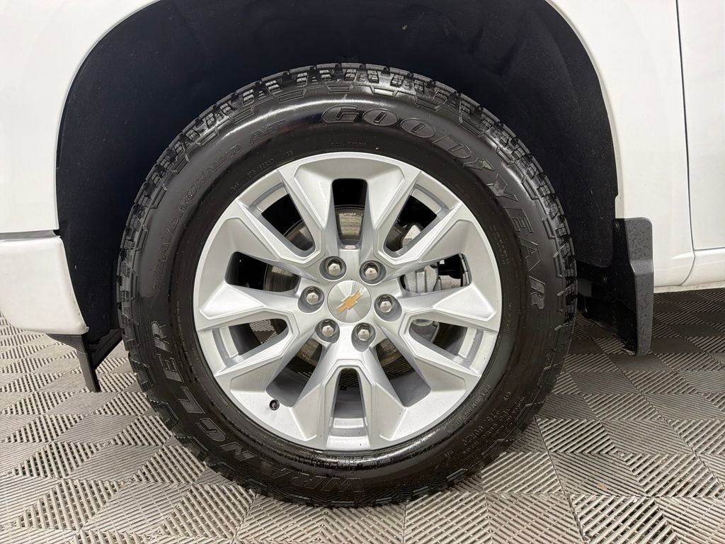 Used 2025 Chevrolet Silverado 1500 Custom image 13