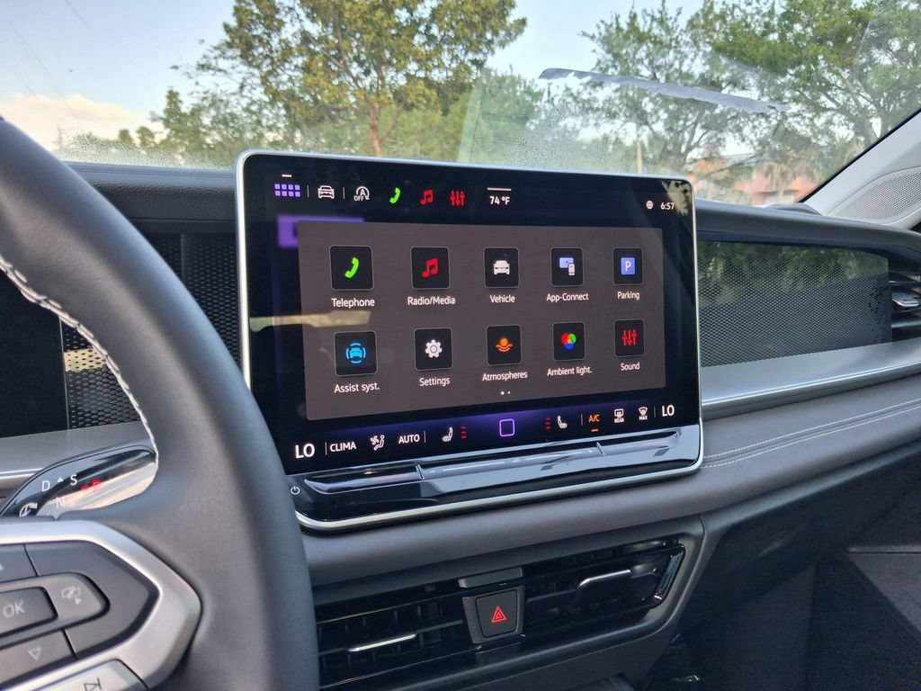 New 2026 Volkswagen Tiguan SE FWD image 9