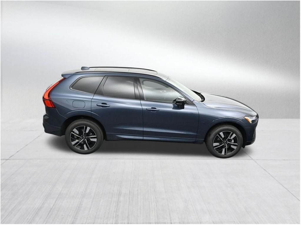 New 2026 Volvo XC60 B5 Plus AWD/4WD image 18