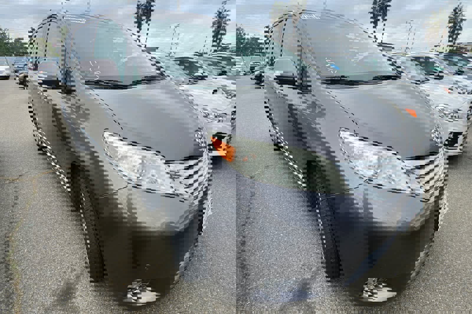 Used 2013 Toyota Sienna Limited w/ Premium Pkg image 3