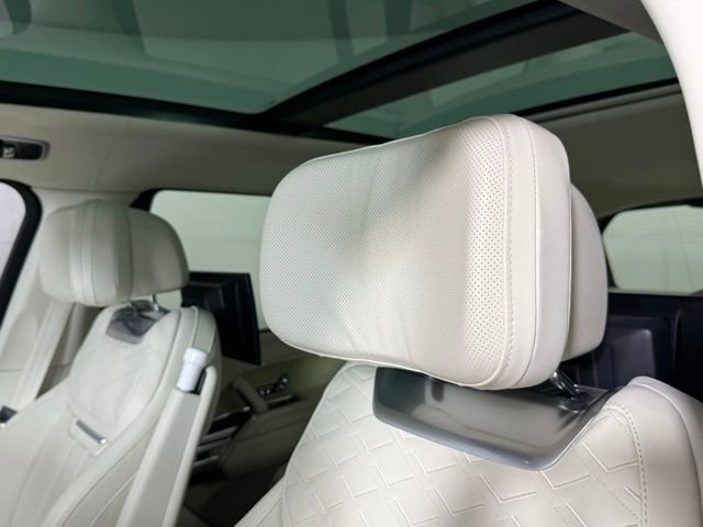 Used 2023 Land Rover Range Rover SV image 12